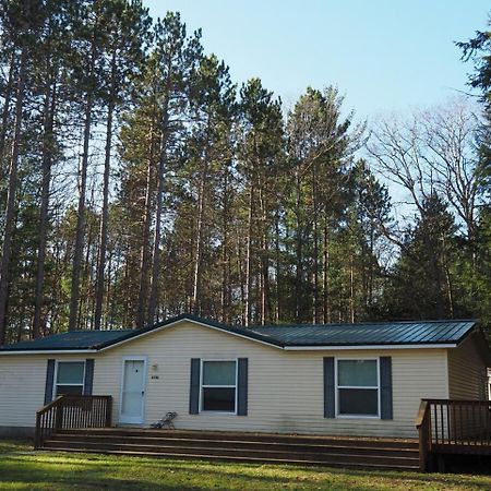 The Green Lake Getaway - Shared Lake Access! Interlochen Buitenkant foto