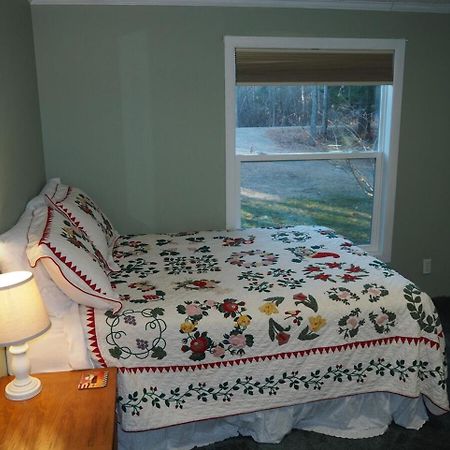 The Green Lake Getaway - Shared Lake Access! Interlochen Buitenkant foto