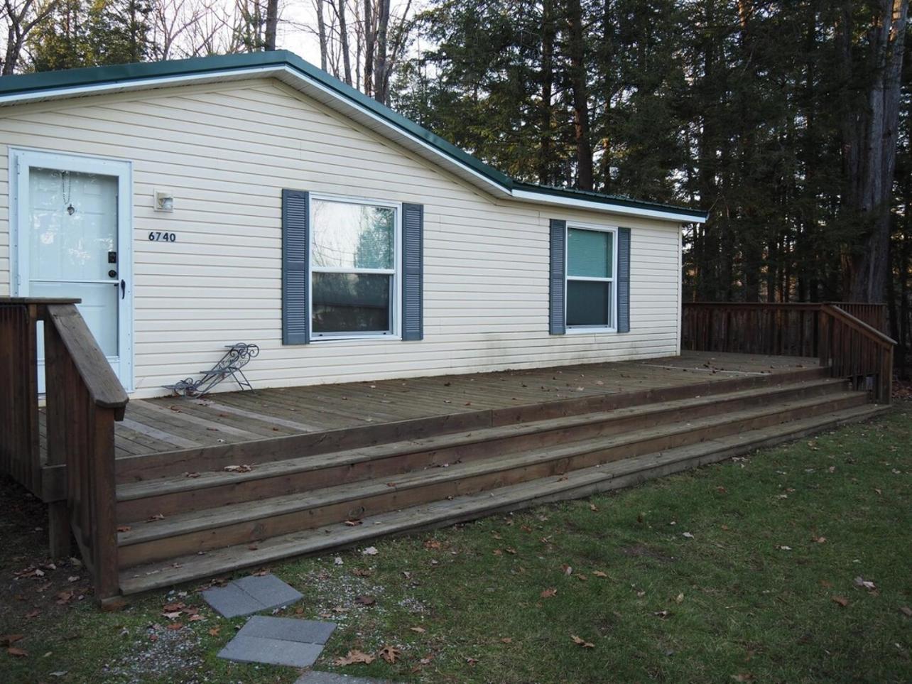 The Green Lake Getaway - Shared Lake Access! Interlochen Buitenkant foto